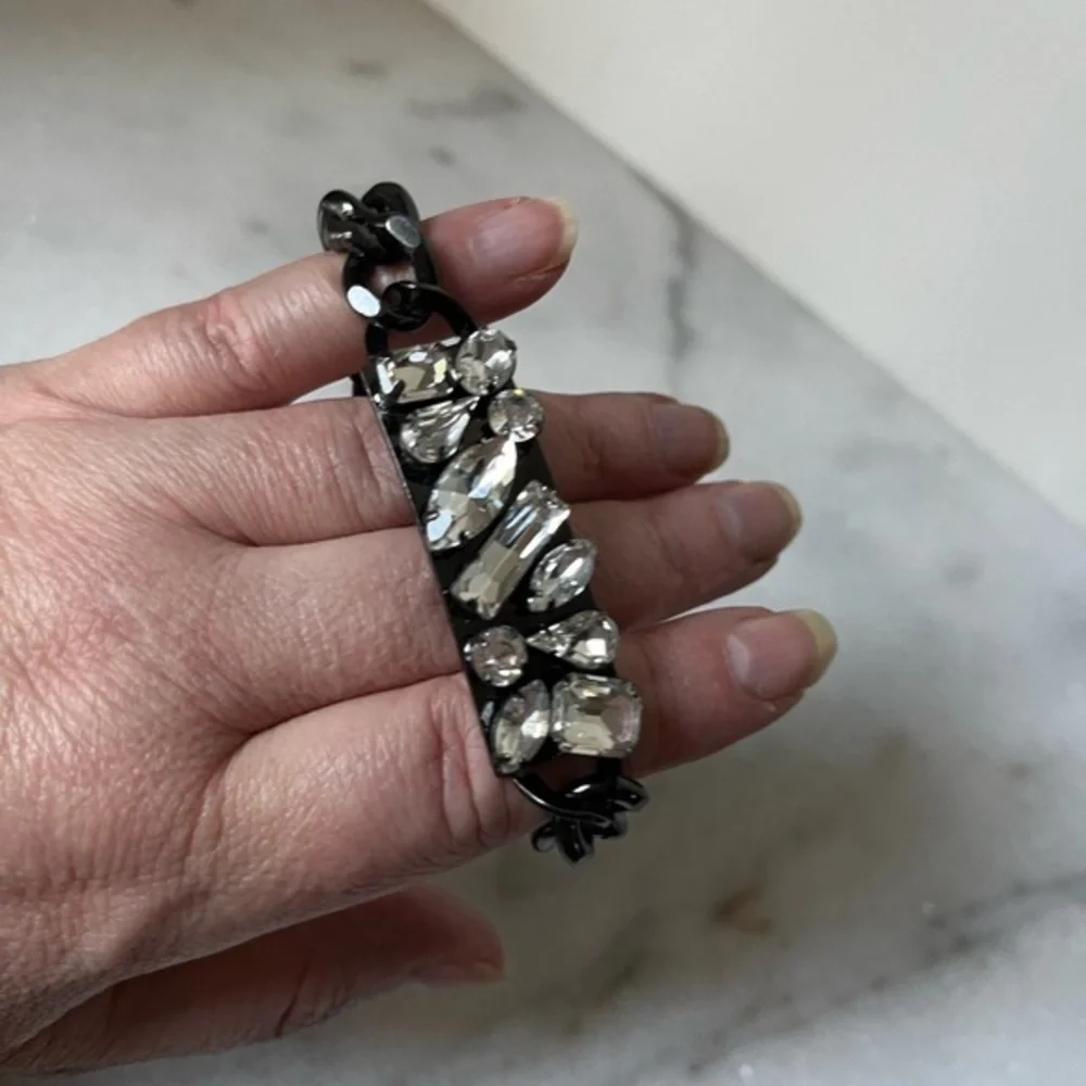 Elegant gan Silver and rhinestones bracelet